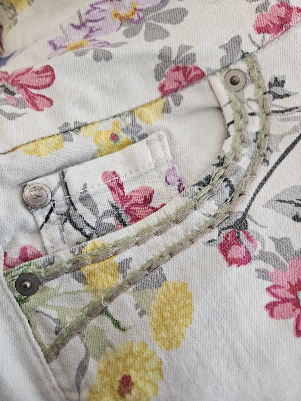 Bluberry Denim White Floral Jeans size 10 - Picture 5 of 7